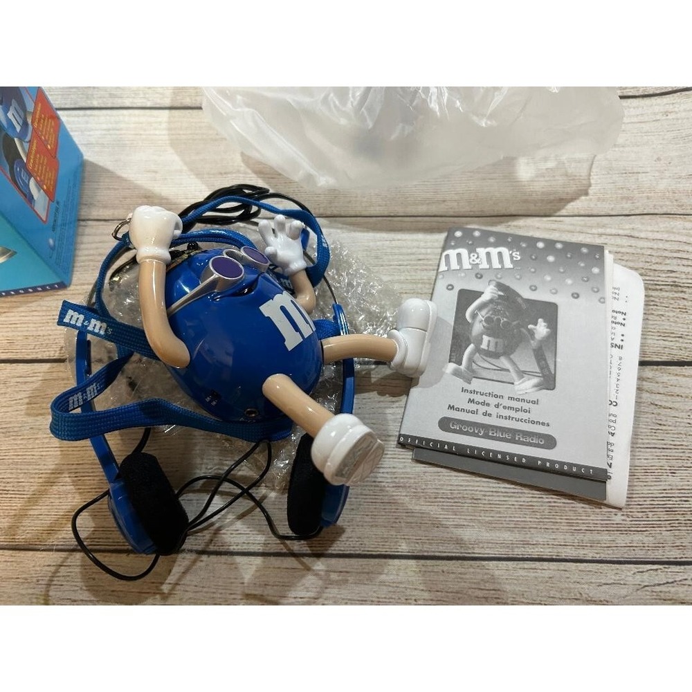 M&M's Groovy Blue AM/FM Radio With Headphones Old School New in Box TubB9
